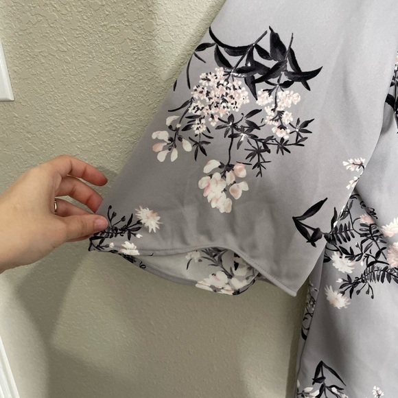 Ann Taylor Gray Floral Split Neck Blouse XS - Picture 5 of 5